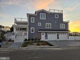718 Long Beach Blvd in Surf City, NJ - Building Photo
