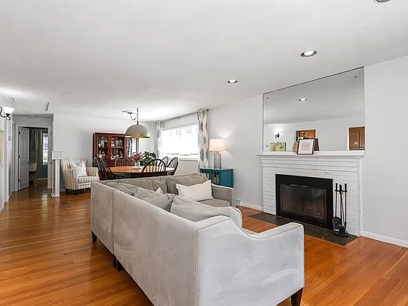 546 Poplar St in Boston, MA - Building Photo - Building Photo