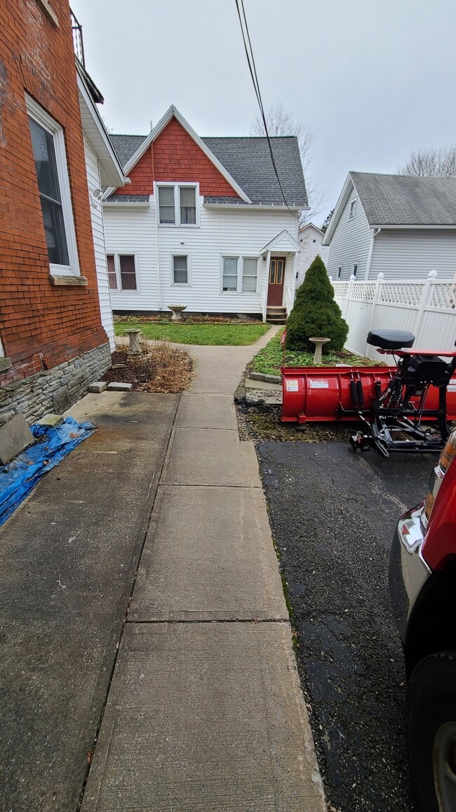 35 Ford Ave, Unit 5 in Oneonta, NY - Building Photo - Building Photo