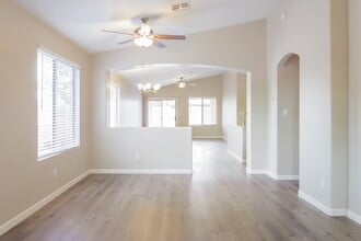 13284 W Port Au Prince Ln in Surprise, AZ - Foto de edificio - Building Photo