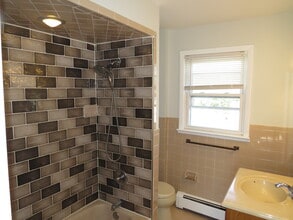 11 Louis St, Unit 2nd Floor in Lodi, NJ - Foto de edificio - Building Photo