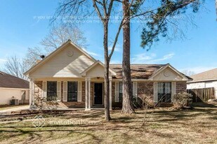 10482 Twin Circles Dr in Montgomery, TX - Building Photo