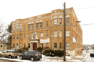 Bervean Apartments in Flint, MI - Building Photo