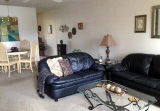 2404 Florentine Way in Clearwater, FL - Building Photo - Building Photo