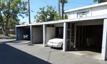 425-427 W Washington Ave in Santa Ana, CA - Foto de edificio - Building Photo