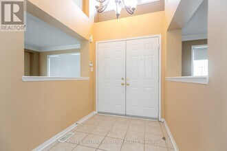 24 Conklin Dr in Brampton, ON - Building Photo - Building Photo