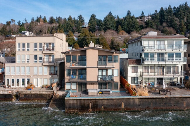 4119 Beach Dr SW in Seattle, WA - Foto de edificio - Building Photo