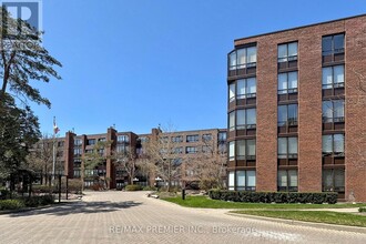 255-255 The Donway W in Toronto, ON - Building Photo - Building Photo