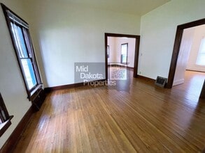 723 W 5th Ave in Mitchell, SD - Building Photo - Building Photo