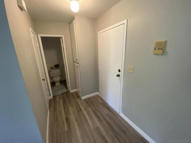 6930 Hyde Park Dr, Unit 304 in San Diego, CA - Building Photo - Building Photo