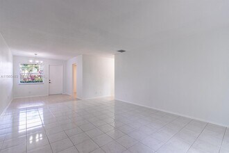 700 Layne Blvd in Hallandale Beach, FL - Building Photo - Building Photo