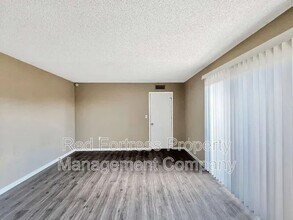 5241 Cedarbend Dr in Ft. Myers, FL - Foto de edificio - Building Photo