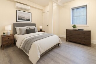 24 Peterborough St, Unit 33 in Boston, MA - Foto de edificio - Building Photo