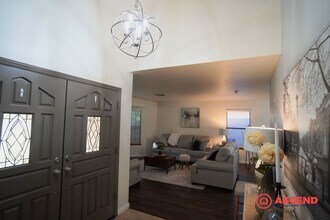 7504 Feather River Dr in Bakersfield, CA - Building Photo - Building Photo