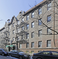 37-30 81st Street in Jackson Heights, NY - Foto de edificio - Building Photo