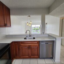 8550 N Sherman Cir in Miramar, FL - Building Photo - Building Photo