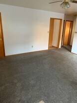 601-603 9th St NW in Mandan, ND - Building Photo