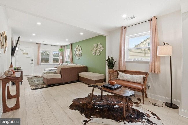 7024 Lee Park Ct in Falls Church, VA - Building Photo - Building Photo