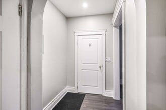 24 Holton Av S in Hamilton, ON - Building Photo - Building Photo