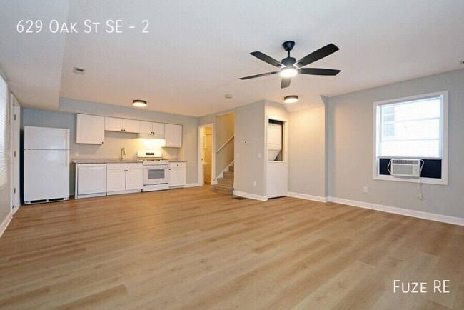 629 SE Oak St in Minneapolis, MN - Foto de edificio - Building Photo