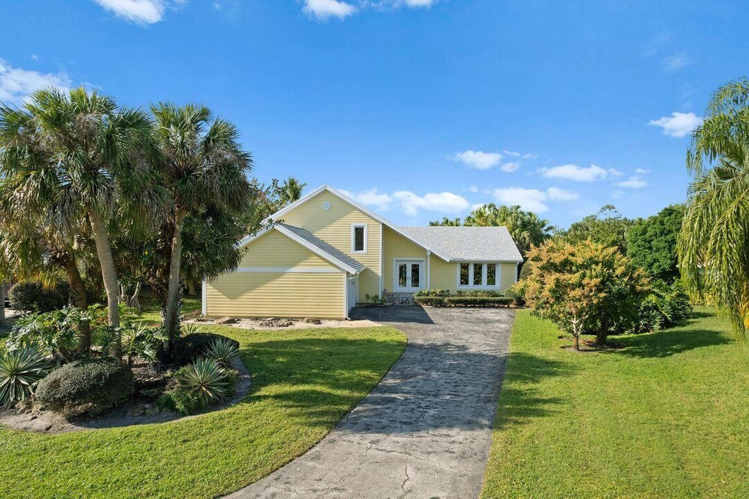 2626 SE Erickson Dr in Port St. Lucie, FL - Building Photo