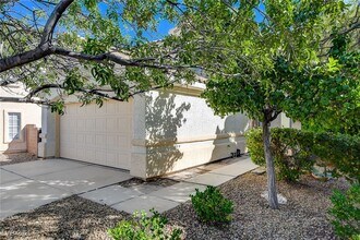 1904 Verbania Dr in Las Vegas, NV - Building Photo - Building Photo