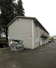 11380 SW Greenburg Rd in Tigard, OR - Building Photo - Building Photo