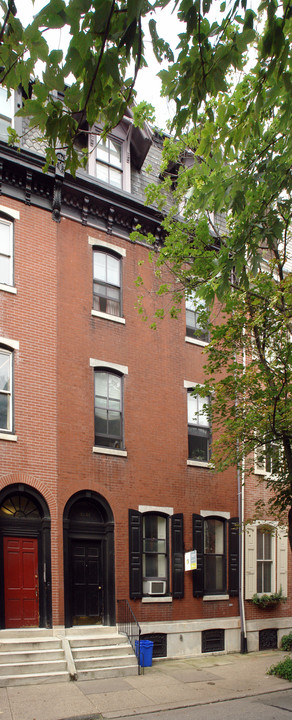 2126 Pine St in Philadelphia, PA - Building Photo