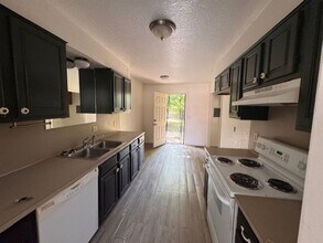 719 N Robin Way in Mustang, OK - Building Photo - Building Photo