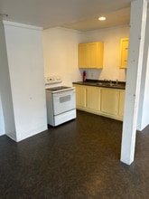 79 Main St in Madison, ME - Foto de edificio - Building Photo