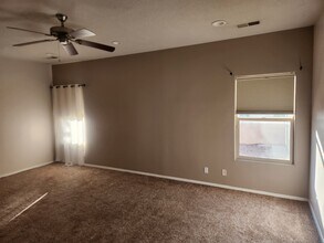 8005 Oso Abrazo Dr NE in Albuquerque, NM - Building Photo - Building Photo