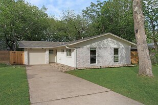 404 Arbor Ln in Austin, TX - Building Photo