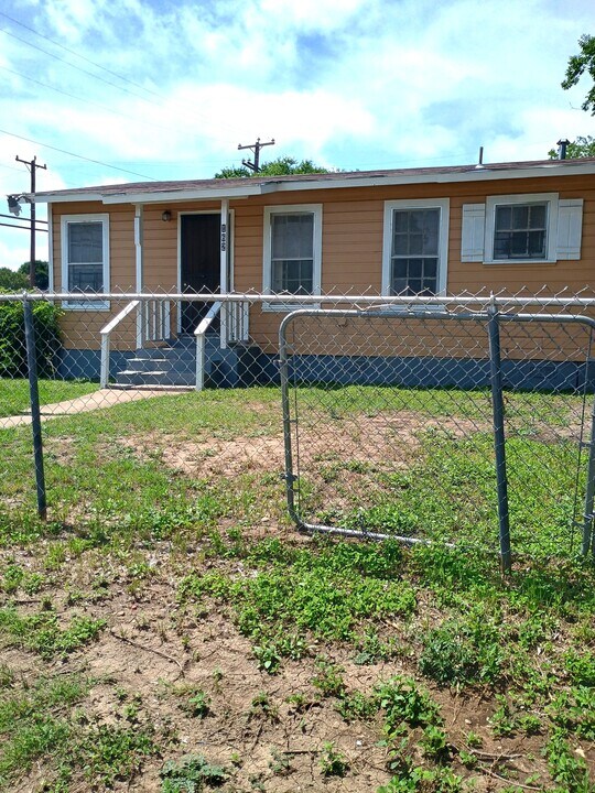 162 Sterling St in San Antonio, TX - Building Photo