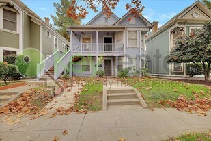 1827 T St in Sacramento, CA - Building Photo