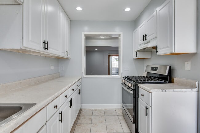1596 Manchester Dr in Hoffman Estates, IL - Building Photo - Building Photo