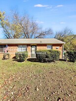 206 Cambridge Pl in Colonial Heights, VA - Building Photo