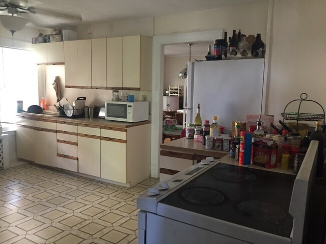 883 Farmington Ave