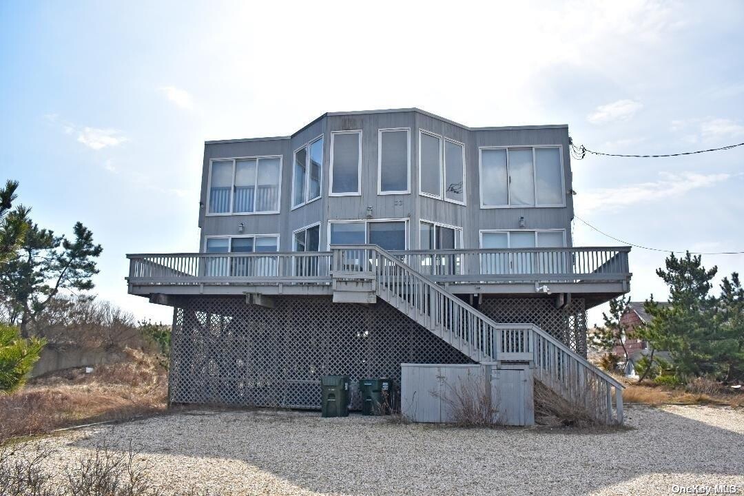 23 Dune Rd in East Quogue, NY - Foto de edificio