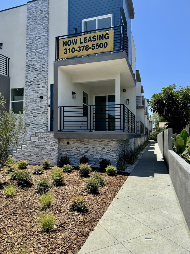 419 S Eucalyptus Ave in Inglewood, CA - Foto de edificio - Building Photo