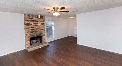 2102 Courtney St-Unit -A in Austin, TX - Building Photo - Building Photo