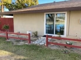 21325 Lake Shore Dr, Unit 31 in California City, CA - Building Photo