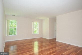 5958 Founders Hill Dr in Alexandria, VA - Building Photo - Building Photo