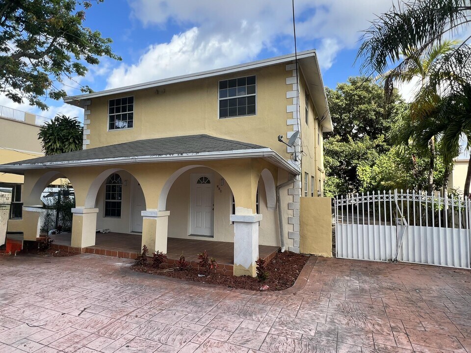 423 SW 7th St in Miami, FL - Building Photo