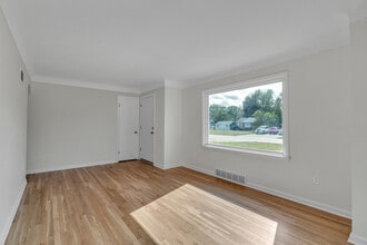 14521 Trenton Rd in Southgate, MI - Building Photo - Building Photo