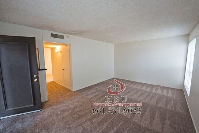 2205 Cedro Ct in Bakersfield, CA - Building Photo - Building Photo