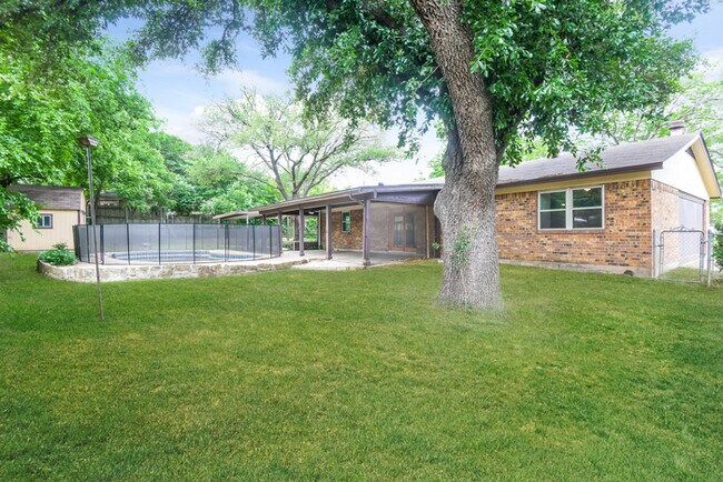 220 Short St in Burleson, TX - Building Photo - Building Photo