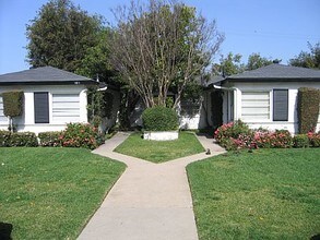 1917 Church St in Costa Mesa, CA - Foto de edificio - Building Photo