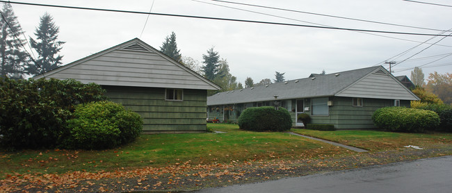 Friendship Court in Salem, OR - Building Photo - Building Photo