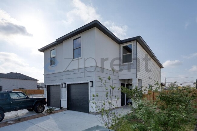 5902 US-59 in Laredo, TX - Foto de edificio - Building Photo