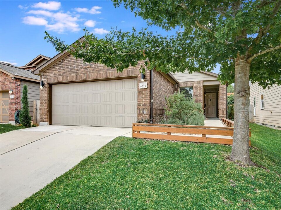 6709 Sunderland Trail in Austin, TX - Building Photo